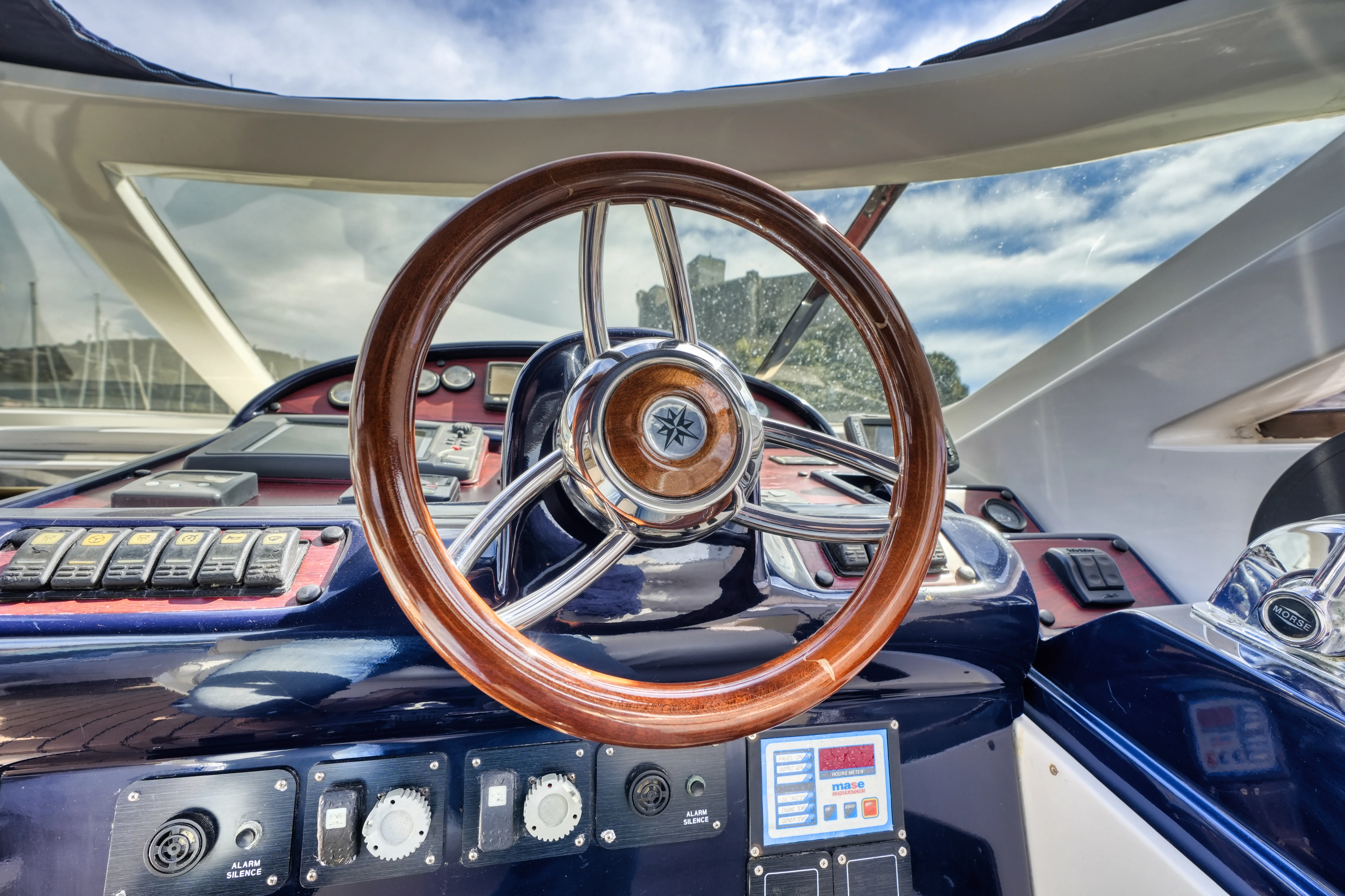 Giorgi Must 52ft internal steering wheel